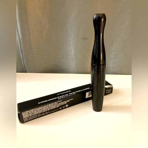 MAC Cosmetics In Extreme Dimension Black Mascara - Picture 2 of 7